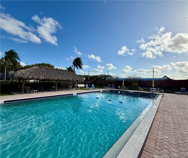 Building Photo - 8005 SE Villa Cir