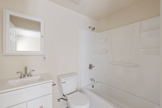 Building Photo - Awesome 1 Bedroom ADU Unit in Sylmar!