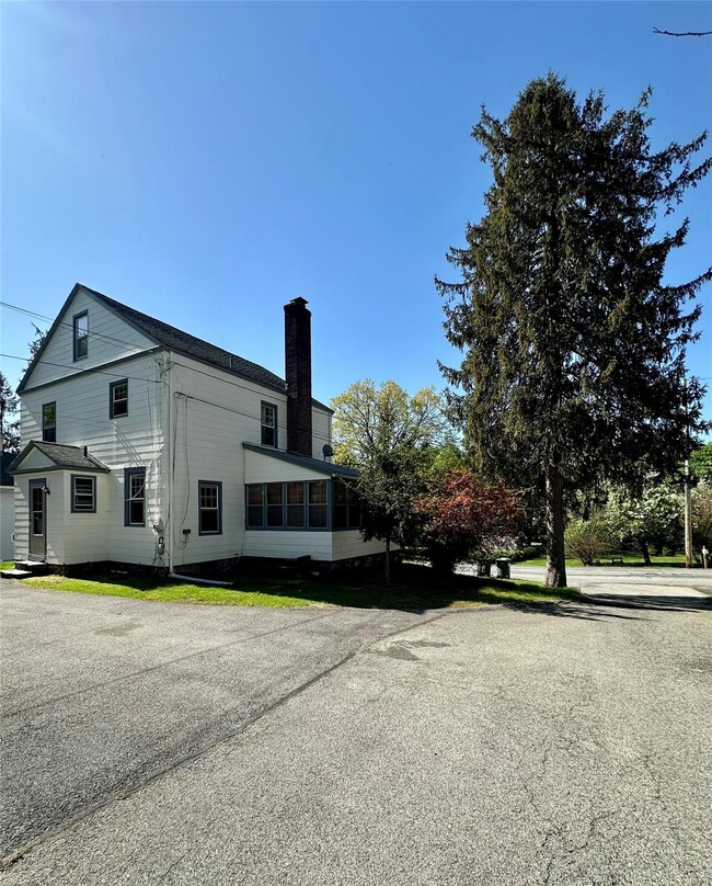 Building Photo - 6 Edgewood Dr