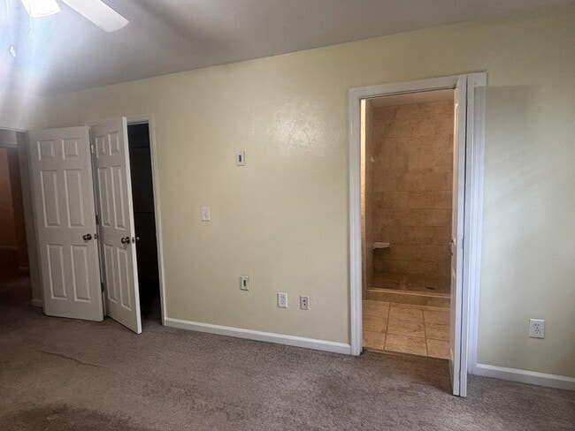Building Photo - 552 Teal Ln