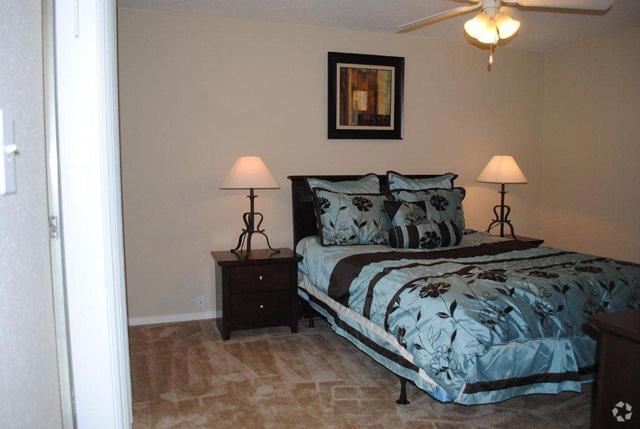 Bedroom - Rockridge Park Apartments
