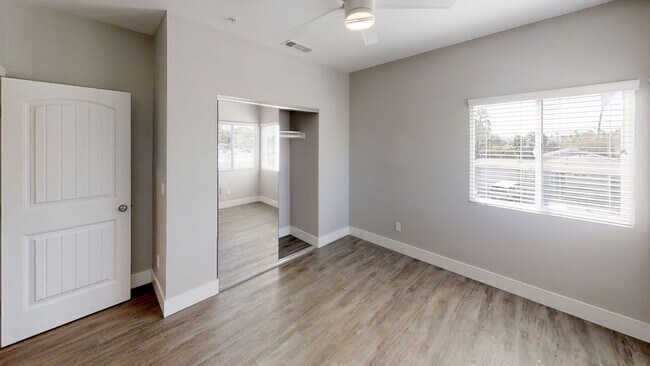 Building Photo - 7BD/5BA, LOTS of Parking!! (Lease out, pen...