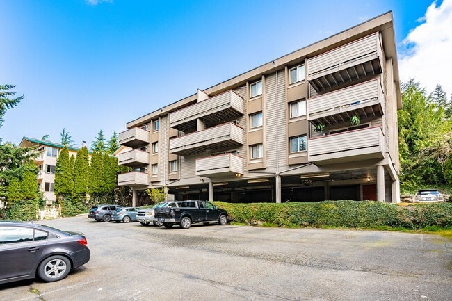 Building Photo - 425 Apartments