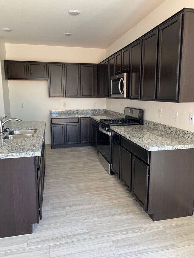 Building Photo - This stunning 4-bedroom, 2-bathroom home l...