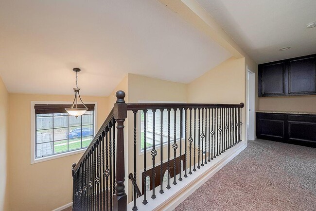 Building Photo - 2039 Shorewood Ln
