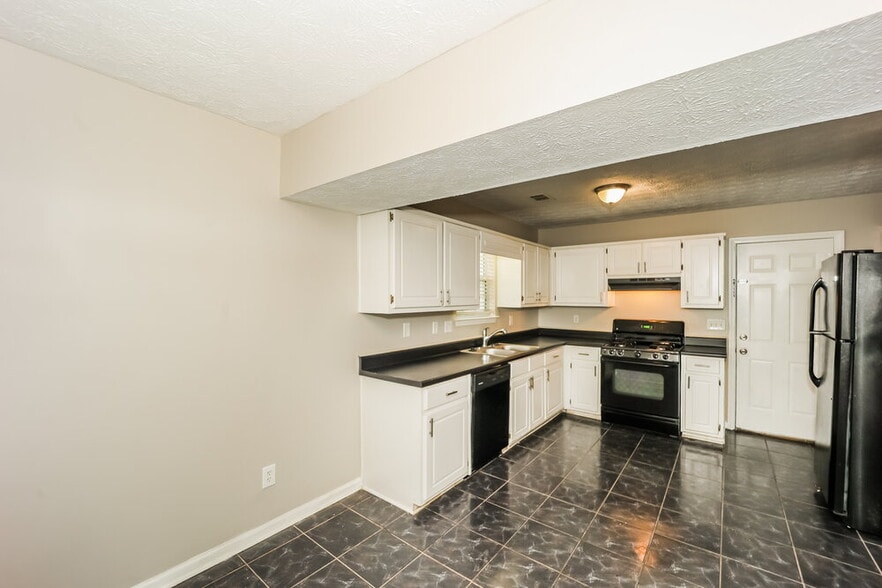 Building Photo - 7232 Sandpiper Way