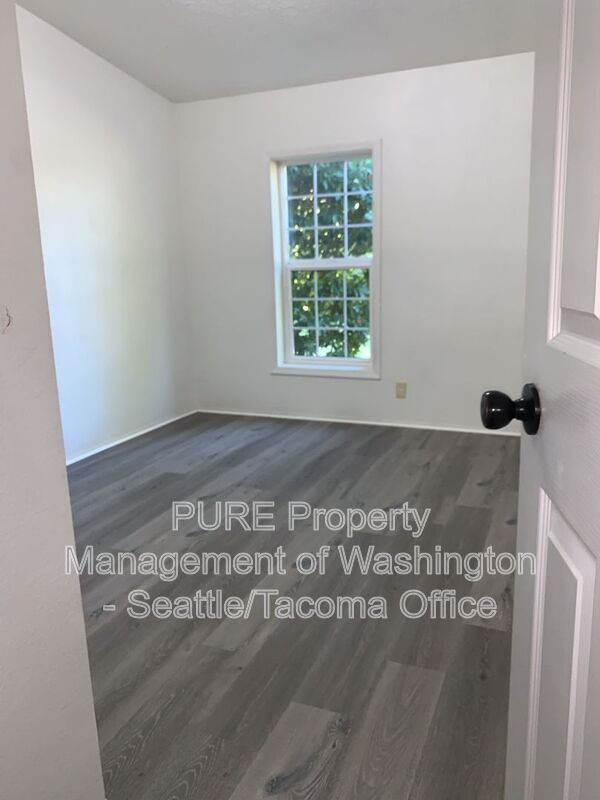 Building Photo - 16008 34th St E