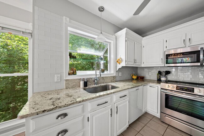Building Photo - 4006 Kettering Dr