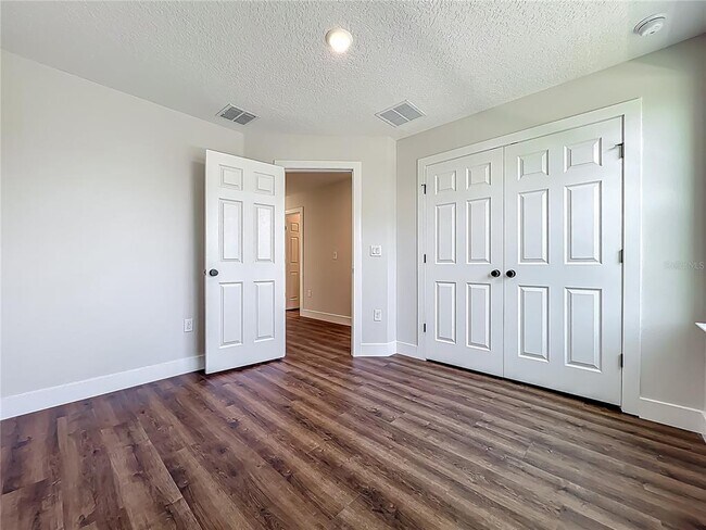 Building Photo - 591 W Osceola St
