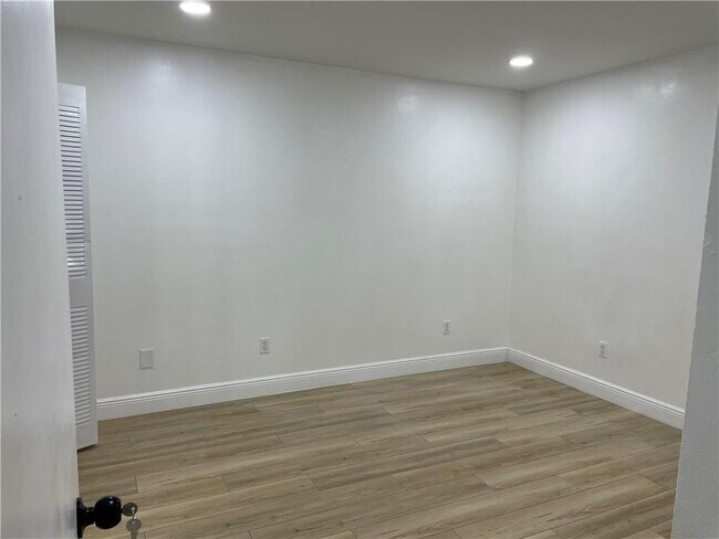 Building Photo - 1223 SW 46th Ave