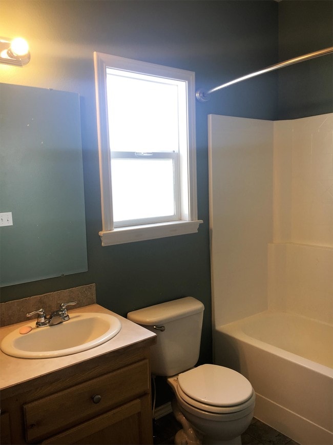 Building Photo - 725 W Ashby Dr