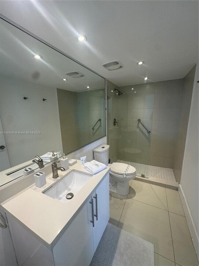 Building Photo - 5151 Collins Ave