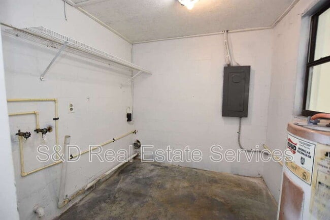 Building Photo - 105 Flamingo Dr