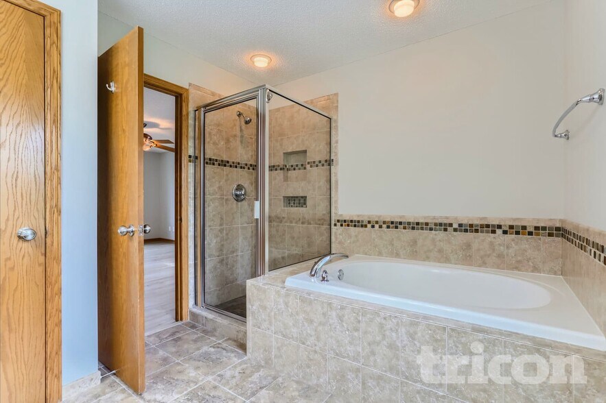 Building Photo - 2202 Marilyn Ave