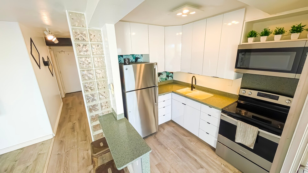 Building Photo - 1415 Victoria St