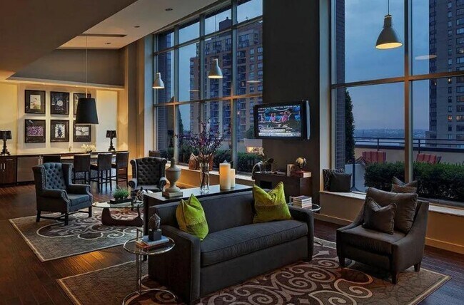 Building Photo - Washington Street