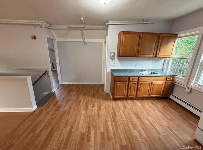 Building Photo - 364 Ashford Ave
