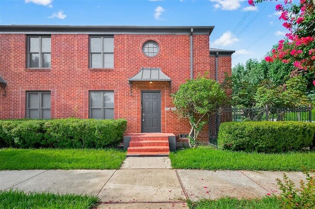 Primary Photo - 715 W Main St