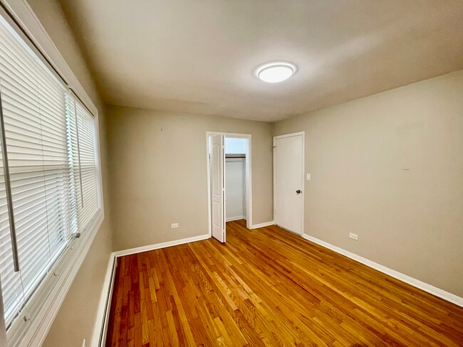 Building Photo - 5158 N Elston Ave