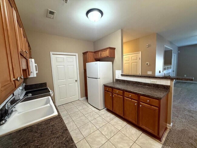 Building Photo - 635 Marshtree Ln