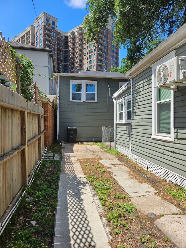 Building Photo - 4918 Milam St