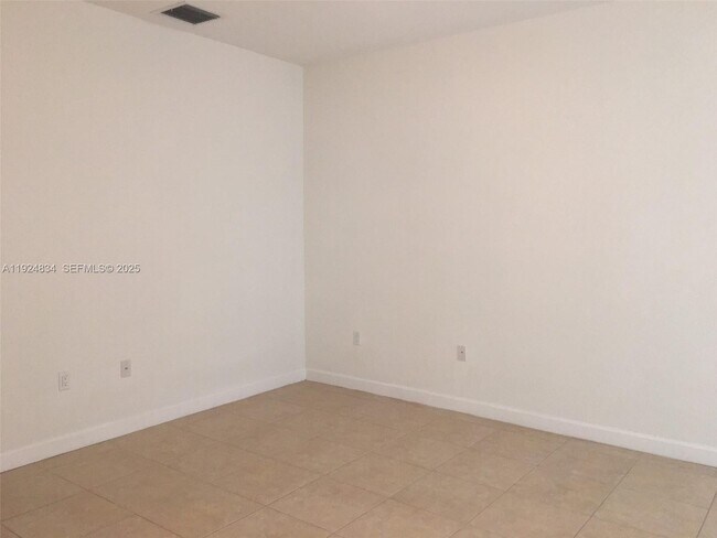 Building Photo - 7540 NW 114th Pl