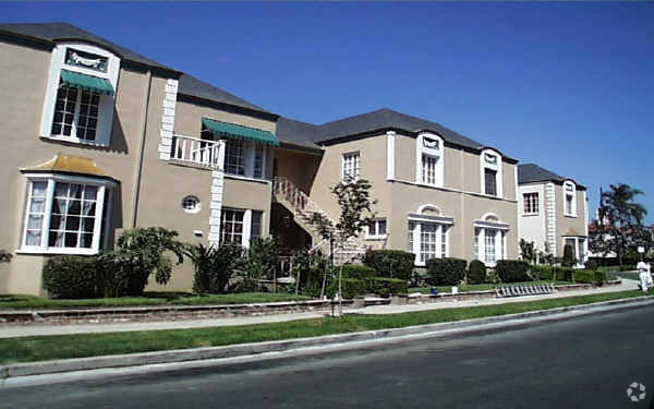 Primary Photo - 1051-1063 Carmona Ave