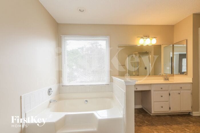 Building Photo - 13701 Strathaven Dr