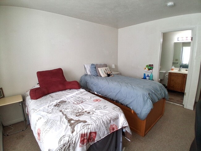 Building Photo - 565 N 300 E