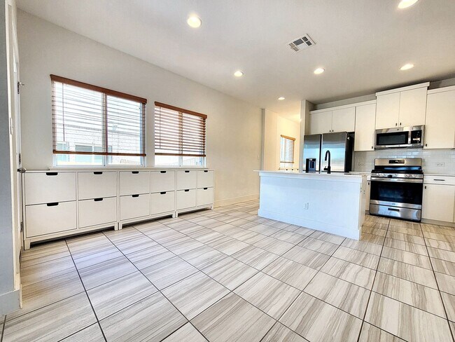Building Photo - 130 Furlong Dr