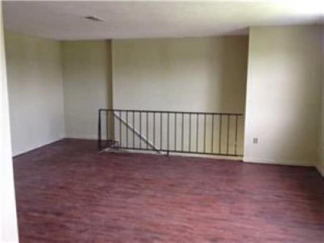 Building Photo - 945 E Monterey Ct