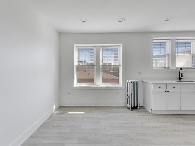 Building Photo - 7425 N Campbell Ave