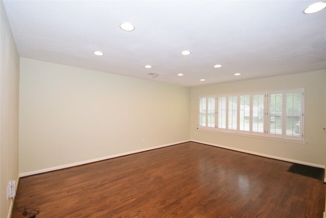 Building Photo - 8434 Bluegate St