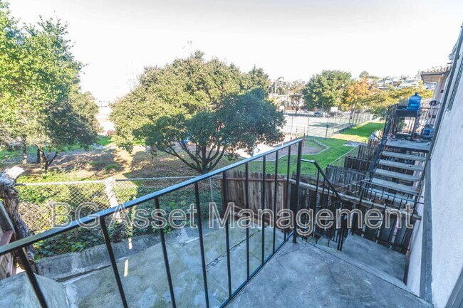 Building Photo - 547 Rodeo Ave