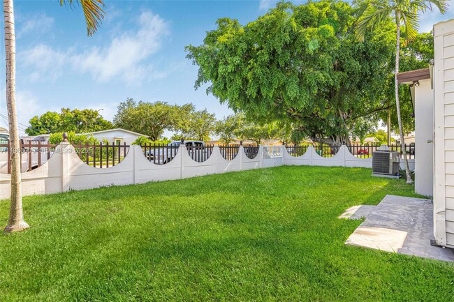 Building Photo - 2901 SW 92nd Ave