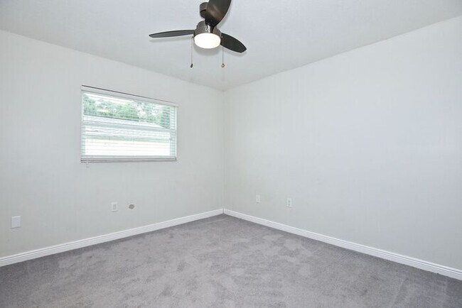 Building Photo - Gorgeous 4/2 Pool Home with a Covered Patio and a Large Fenced Backyard Located in Dr. Phillip's ...