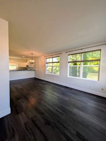 Building Photo - 200 Whispering Pine Pl