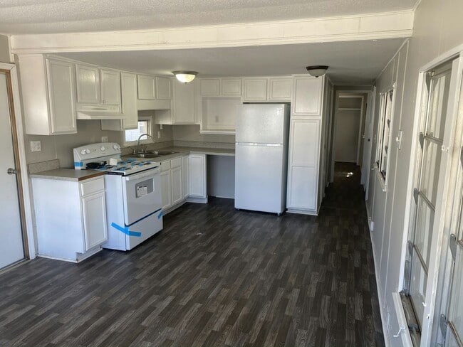 Building Photo - 1 Circle Dr