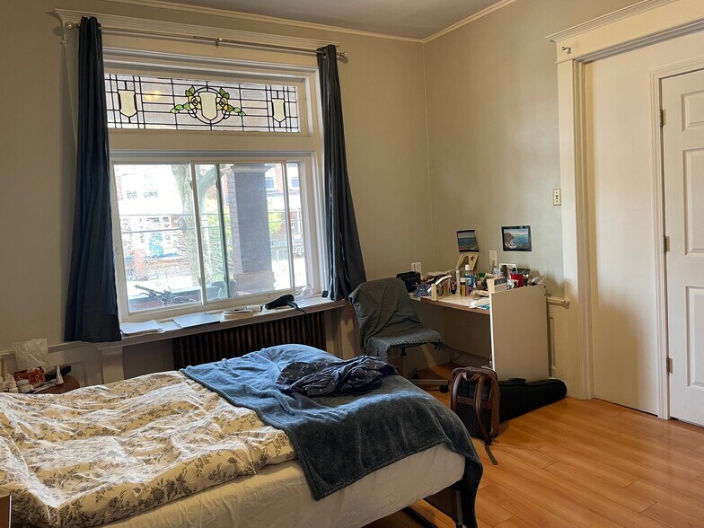 Building Photo - 746 Broughton St