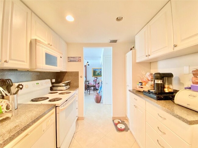 Building Photo - 20505 E Country Club Dr