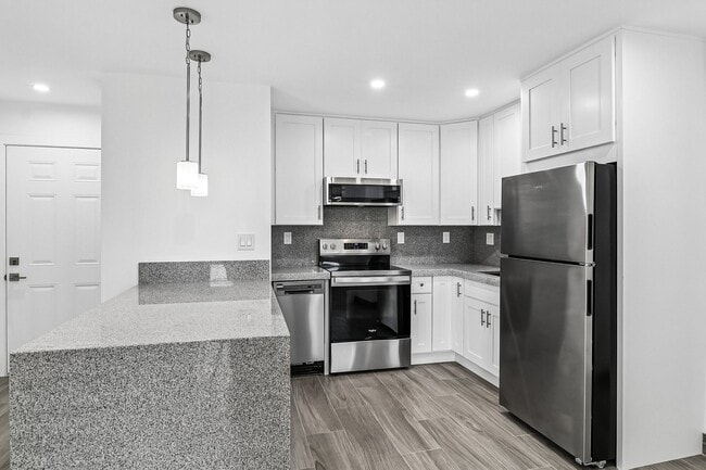 Building Photo - 2065 Poplar Rd