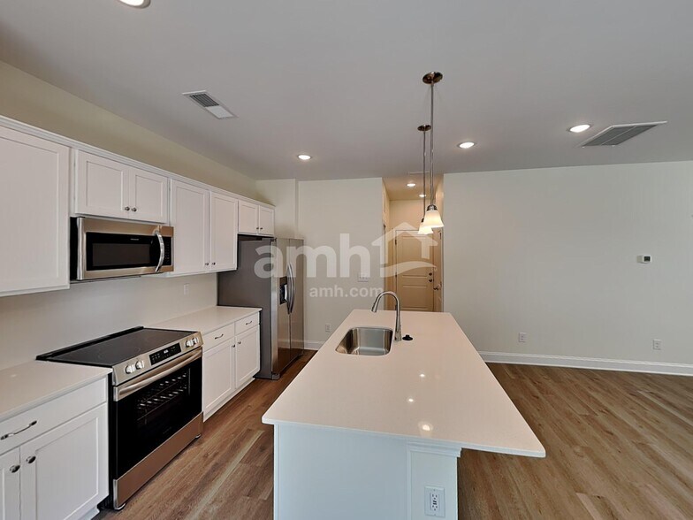 Building Photo - 6043 Rosemore Ln