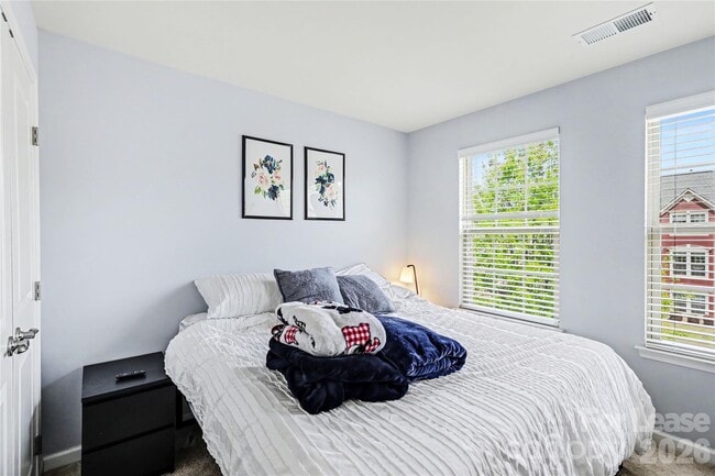 Building Photo - 4011 Zilker Park Dr