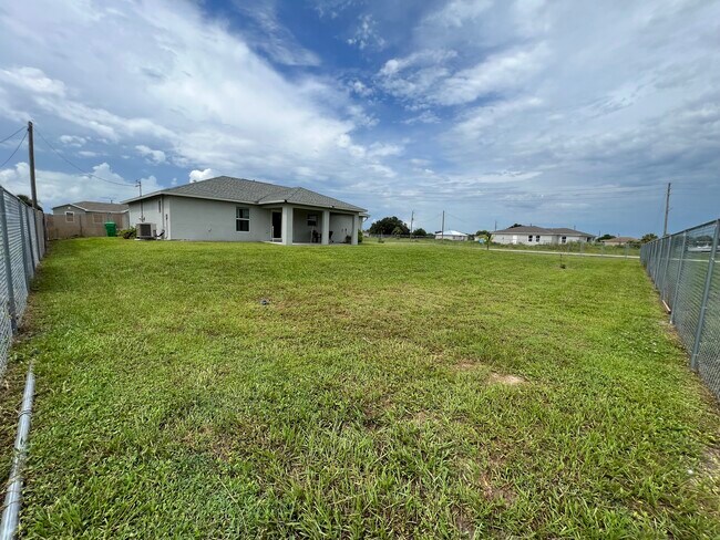 Building Photo - 1206 Venus Loop