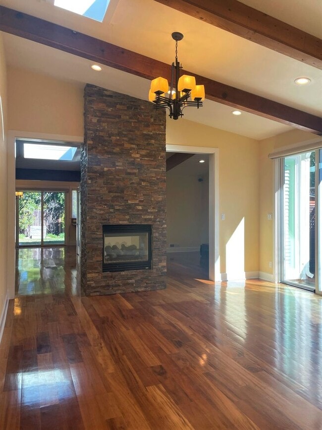 Building Photo - Serene, Executive 5 Bedroom 3 Bath Home with Private Front yard and Backyard - Palo Alto