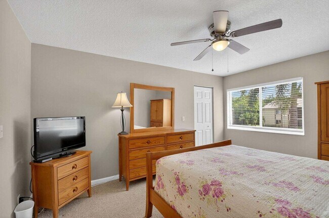 Building Photo - 335 Pine Ridge Cir