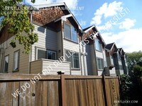 Building Photo - Fabulous 3 Bedroom Townhome with Attached ...