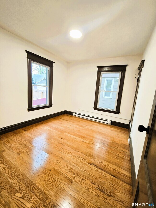 Building Photo - 203 Cooke St