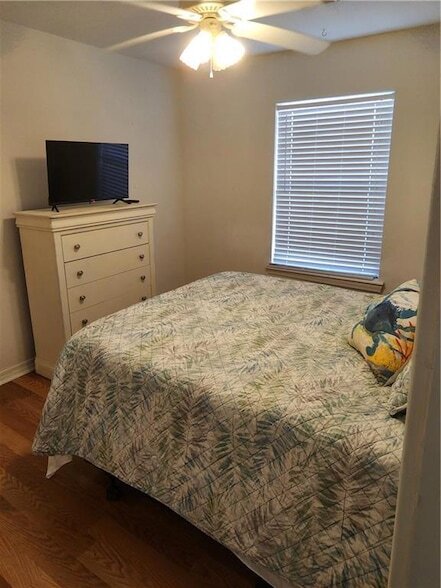 Building Photo - 870 Marina Dr