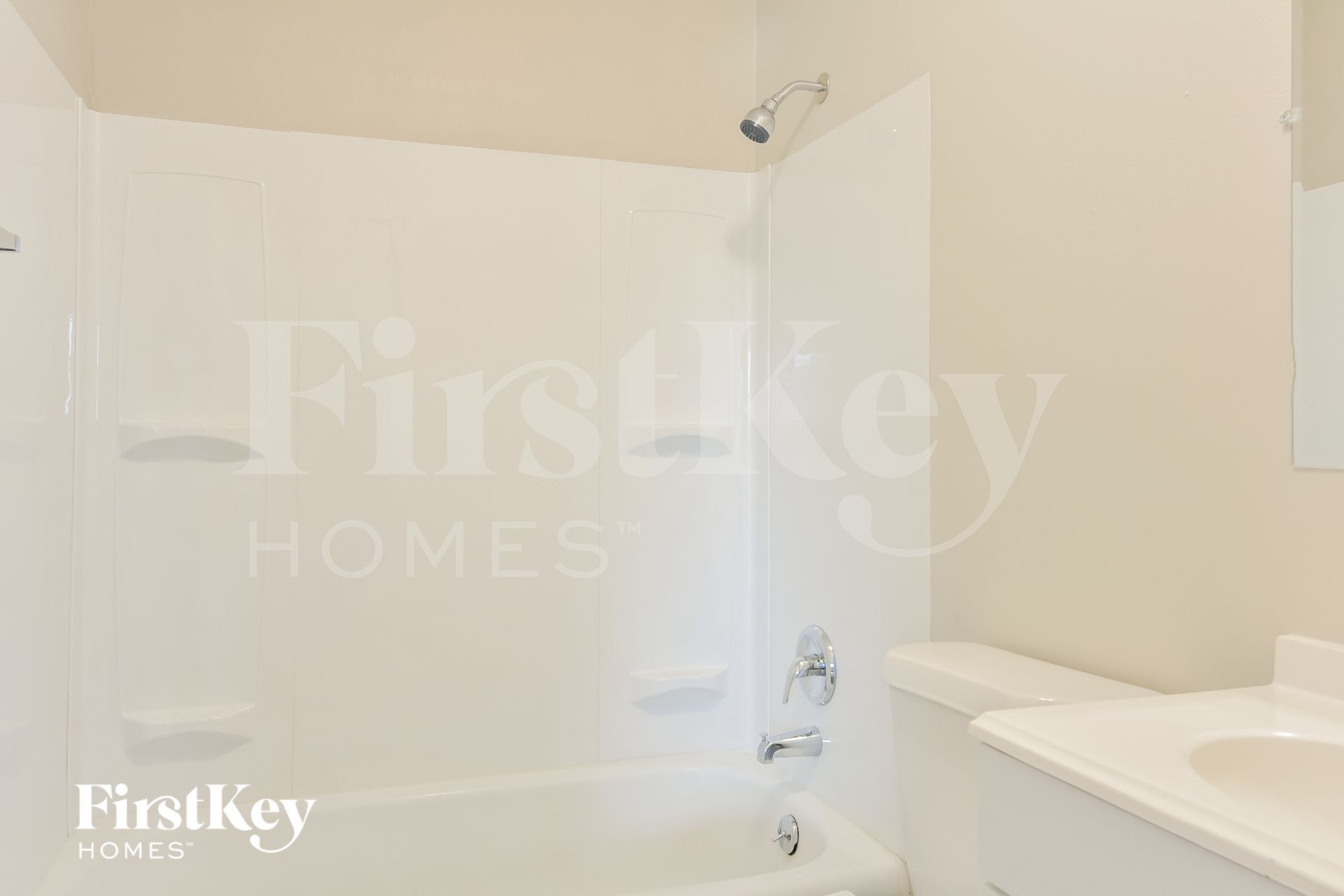 Building Photo - 8 Oak Dr